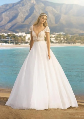 Pronovias Style #Saturn #1 thumbnail